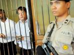andrew-chan-tengah-dan-myuran-sukumaran-kiri-bali-nine_20150217_171523.jpg