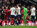 andrew-robertson-2l-bereaksi-setelah-bertengkar-dengan-bek-tottenham-hotspur-asal-brasil.jpg
