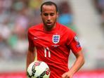 andros-townsend-merahkostum_20150908_122500.jpg
