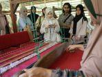 aneuk-muda-aceh-unggul-hebat-amanah-diajak-mengunjungi-rumah-produksi-kain-di-banda-aceh.jpg