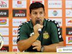 angel-afredo-vera-dalam-konferensi-pers-sebelum-laga-di-liga-1-2019.jpg