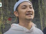 angga-wijaya-meminta-doa-kepada-masyarakat-agar-segera-bisa-menikahi-sang-kekasih.jpg