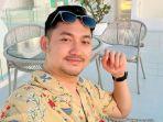 angga-wijaya-mengunggah-foto-bareng-sosok-wanita-di-instagram.jpg