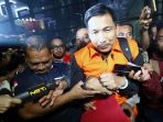 anggota-dpr-bowo-sidik-pangarso-resmi-ditahan-kpk_20190328_233550.jpg