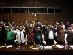 anggota-dpr-gelar-aksi-savedpr_20151215_181935.jpg