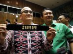 anggota-dpr-gelar-aksi-savedpr_20151215_190109.jpg