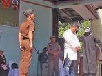 anggota-dprk-aceh-tenggara-timbul-hasudungan-samosir-dicambuk.jpg