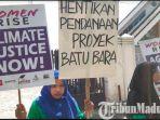 anggota-green-woman-menggelar-aksi-di-depan-gedung-konsulat-jenderal-jepang.jpg