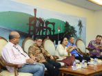 anggota-komisi-xi-dpr-ri-eva-kusuma-sundari-bersama-pembicara-lainya_20181107_095429.jpg