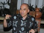 anggota-komisi-xi-dpr-ri-heri-gunawan_20160909_110205.jpg
