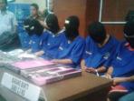 anggota-sindikat-narkoba-yang-ditangkap_20150814_141544.jpg