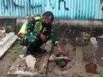 anggota-tni-sedang-merayu-pemuda-di-tegal-yang-menggali-kuburan.jpg
