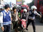 anggota-tni-tewas-dilindas-truk_20170304_093508.jpg
