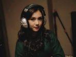 angie-zelena-6347287fdbmn.jpg
