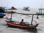 angin-kencang-sulitkan-nelayan_20150218_200910.jpg