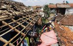 angin-puting-beliung-landa-kota-bandung_20141220_000108.jpg