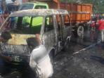 angkot-terbakar_20150818_213145.jpg