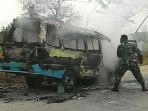angkot-terbakar_20160307_151252.jpg