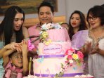 angle-karamoy-rayakan-ulang-tahun-yang-ke-28_20150204_103922.jpg