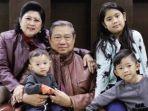 ani-yudhoyono-dan-sby-bersama-cucu.jpg