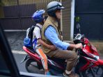 anies-antar-anak-bungsunya-ke-sekolah_20170213_111833.jpg