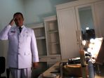 anies-baswedan-dan-sandiaga-uno-jalani-fitting-baju-dinas_20171012_133631.jpg