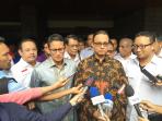 anies-baswedan-kedua-dari-kanan-bersama-sandiaga-uno-ketiga-dari-kanan_20160928_154402.jpg