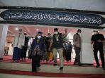 anies-baswedan-melakukan-salat-subuh-sekaligus-meninjau-masjid-nurul-abrar-1.jpg