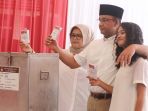 anies-baswedan-nyoblos-di-tps-28_20170419_153028.jpg