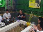 anies-baswedan-ziarah-ke-makam-kh-mas-alwi-di-surabaya.jpg