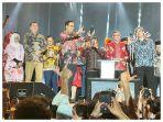 Anies Baswedan Disambut Antusias Pengunjung Jakarta Fair 2024