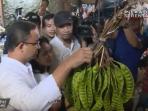 anies-kunjungi-pedagang-pasar-agus-sylvi-sambangi-pengajian_20161110_105146.jpg