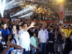 anies-menyapa-relawan-bs.jpg