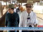 anies-pakai-topi-koboi.jpg