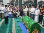 anies-salatkan-haji-lulung.jpg