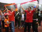 anies-sandi-dapat-chant-khusus-dari-the-jakmania_20170422_184704.jpg
