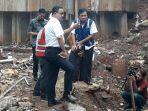 anies-tinjau-lrt.jpg