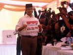 anis-baswedan-nyoblos-bersama-keluarga_20170215_173835.jpg