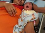 anis-murwati-melahirkan-bayi-berbobot-57-kg_20180917_101915.jpg