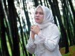 anisa-rahman-nyanyikan-lagu-aisyah-istri-rasulullah_20200409_095310.jpg