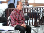 annas-maamun-dituntut-6-tahun-penjara_20150526_013406.jpg