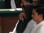 anniesa-hasibuan-terlihat-menangis_20180314_181649.jpg