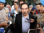 antasari-datangi-bareskrim-laporkan-kasus-sms-palsu_20170214_163947.jpg