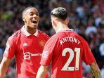 anthony-martial-kiri-bersama-rekannya-antony-selebrasi-gol.jpg