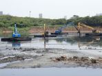 antisipasi-banjir-pemprov-dki-jakarta-keruk-lumpur-waduk-ria-rio_20200921_154731.jpg