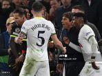 antonio-conte-ke-2-dari-kanan-setelah-dikartumerah-wasit-danny-makkelie.jpg