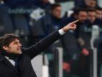 antonio-conte-saat-memberikan-instruksi-dalam-laga-melawan-juventus.jpg