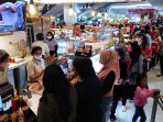 antre-membeli-roti-usai-nonton-barongsai-di-festival-citylink_20220201_185459.jpg
