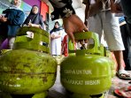 antre-pembelian-elpiji-3-kg-di-aceh_20150916_152602.jpg
