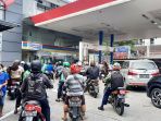 antrean-di-spbu-di-tengah-wacana-kenaikan-harga-bbm_20220831_203605.jpg